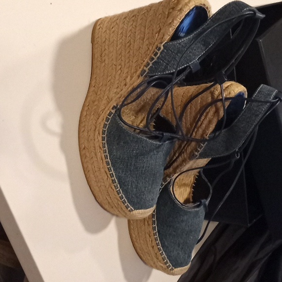 Saint Laurent - Picture 2 of 8